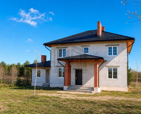 Главный фасад дома из газосиликатных блоков в Жуковском