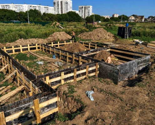 Опалубка фундамента дома из кирпича в Звенигороде, микрорайон Спартак