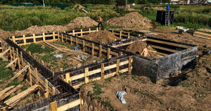 Опалубка фундамента дома из кирпича в Звенигороде, микрорайон Спартак