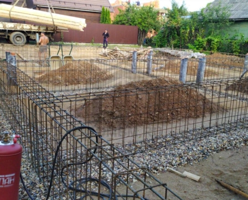 02-armirovanie-fundamenta-dom-stil-shale-podolsk Армирование фундамента дома в стиле шале в Подольске