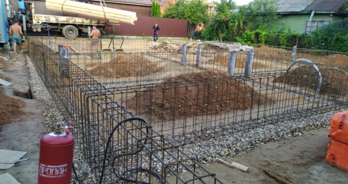 02-armirovanie-fundamenta-dom-stil-shale-podolsk Армирование фундамента дома в стиле шале в Подольске