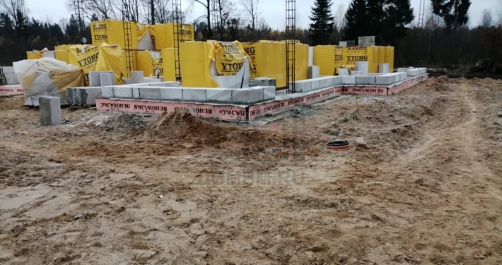 03-kladka-sten-iz-gazobetona-kottedzh-ploskaya-krovlya-akatovo-park Кладка стен из газобетона коттеджа с плоской кровлей в Акатово Парк