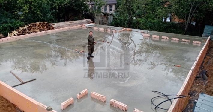 04-betonirovanie-fundamentnoy-plity-dom-stil-shale-podolsk Бетонирование фундаментной плиты дома в стиле шале в Подольске