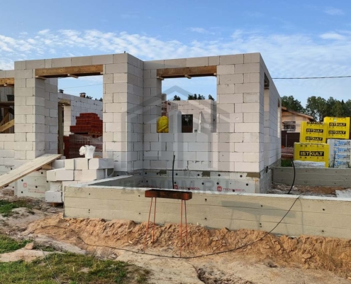 Кладка стен из газобетона дома по популярному проекту площадью 205 м2