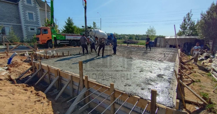 Заливка фундаментной плиты дома с эркером площадью 216 м2 в Апрелевке