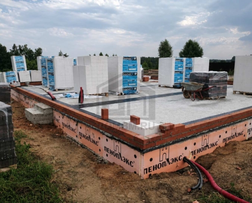 Кладка стен из газобетона одноэтажного дома площадью 150 м2