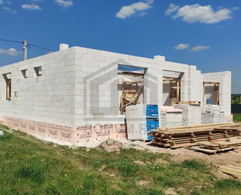 05-korobka-pervogo-etazha-dom-panoramnye-okna-klin Коробка первого этажа дома с панорамными окнами в Клину