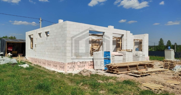 05-korobka-pervogo-etazha-dom-panoramnye-okna-klin Коробка первого этажа дома с панорамными окнами в Клину
