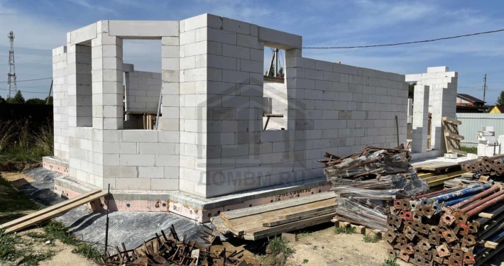 Угловая кладка газоблока дома из газоблока в Лобне