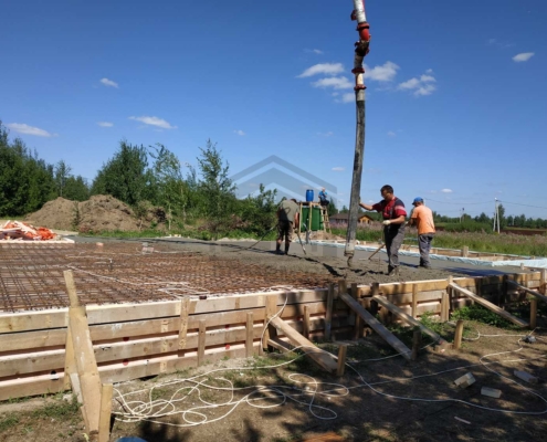 Заливка фундаментной плиты дома из газосиликатных блоков в Жуковском