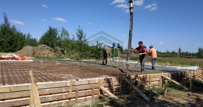Заливка фундаментной плиты дома из газосиликатных блоков в Жуковском