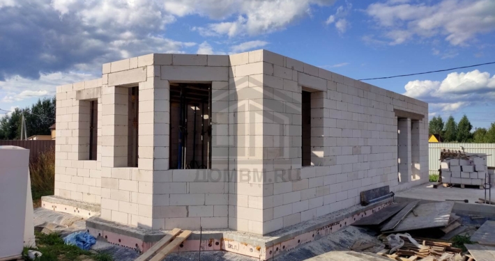 Коробка первого этажа дома из газоблока в Лобне