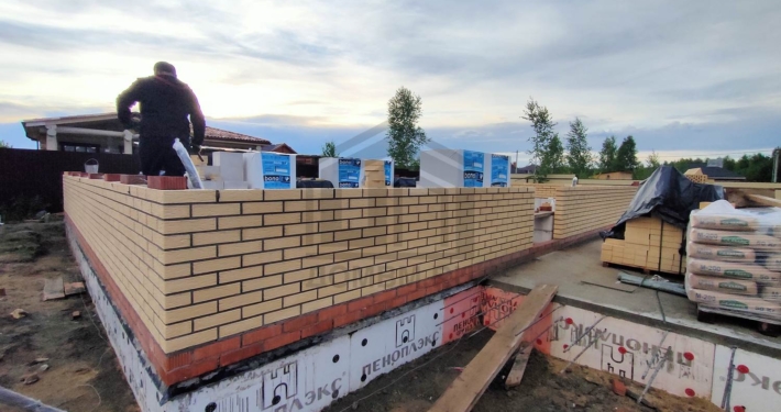 08-stroitelstvo-kirpichnyh-sten-dvukhetazhnyy-dom-163m2-shchelkovo Строительство кирпичных стен дома двухэтажного дома 163 м2 в Щелково