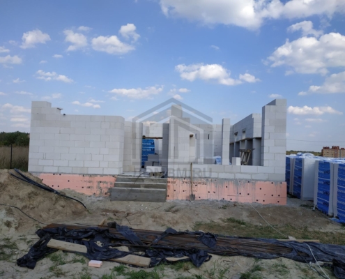 Коробка первого этажа дома из пеноблоков в Ногинке Щелковского района