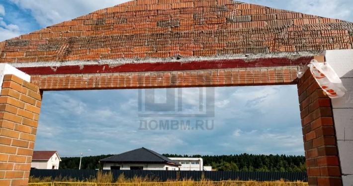 Проем гаражных ворот дома с гаражом в Щелково
