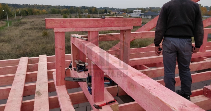 Каркас крыши одноэтажного дома площадью 150 м2
