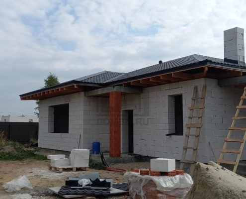 19-fasad-doma-odnoetazhnyy-dom-ploskaya-krysha-veranda Фасад одноэтажного дома одноэтажного дома с плоской крышей и верандой