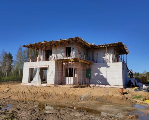 19-fasad-pod-otdelku-kottedzh-ploskaya-krovlya-akatovo-park Фасад коттеджа перед отделкой коттеджа с плоской кровлей в Акатово Парк