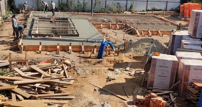 Гараж и веранда дома дома с эркером площадью 216 м2 в Апрелевке