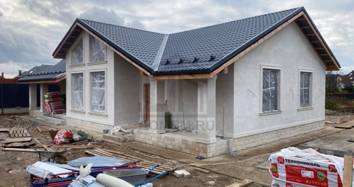 Готовый фасад дома одноэтажного дома площадью 155 м2