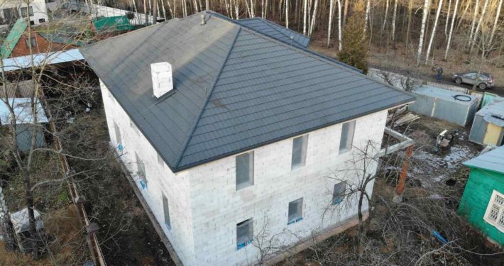 Готовая кровля из композитной черепицы, коттедж из газобетона Балашиха, аэросъёмка